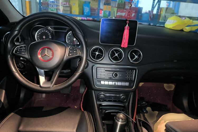 Used Mercedes-Benz GLA 2017 GLA 200 Sport Edition Center Console