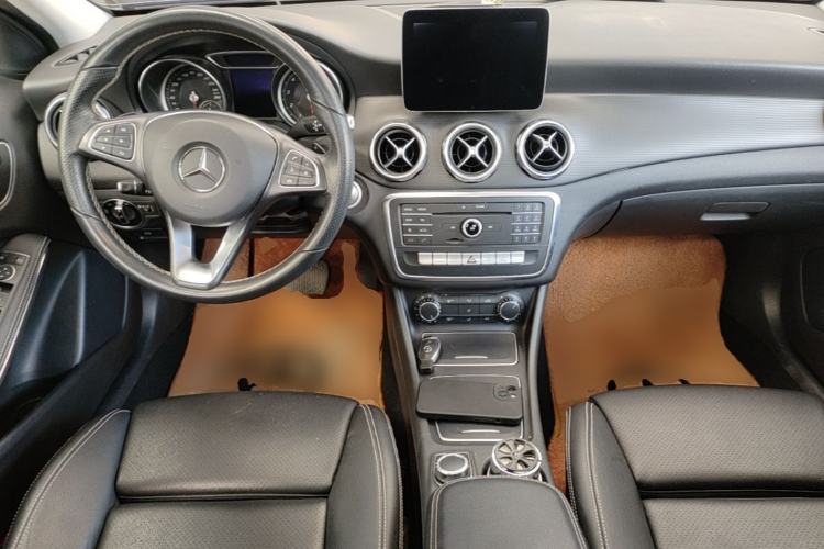 Used Mercedes-Benz GLA 2017 GLA 200 Sport Edition Center Console