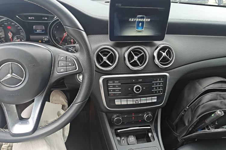 Used Mercedes-Benz GLA 2017 GLA 200 Fashion Model Center Console