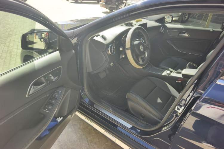 Used Mercedes-Benz GLA 2017 GLA 200 Sport Edition Driver Seat