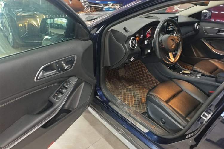 Used Mercedes-Benz GLA 2017 GLA 200 Sport Edition Driver Seat