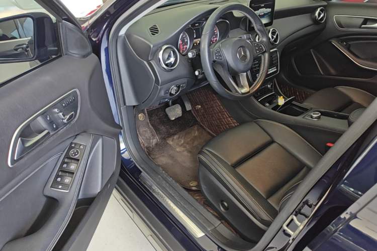 Used Mercedes-Benz GLA 2017 GLA 200 Sport Edition Driver Seat