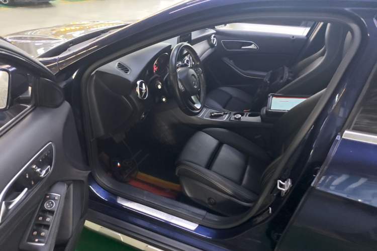 Used Mercedes-Benz GLA 2017 GLA 200 Sport Edition Driver Seat