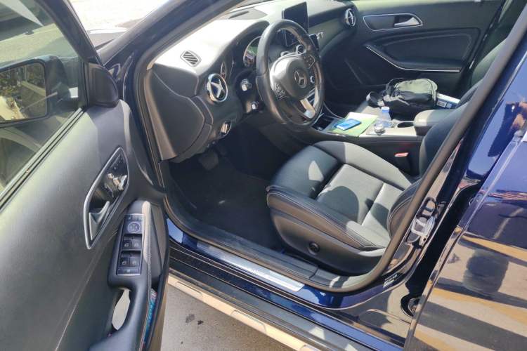 Used Mercedes-Benz GLA 2017 GLA 200 Sport Edition Driver Seat