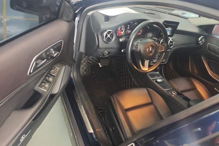 Used Mercedes-Benz GLA 2017 GLA 200 Fashion Model Driver Seat