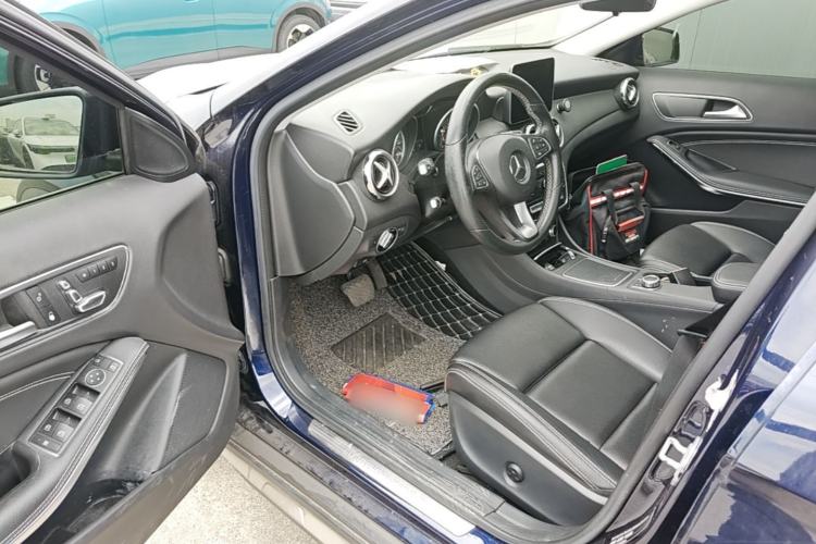 Used Mercedes-Benz GLA 2017 GLA 200 Sport Edition Driver Seat