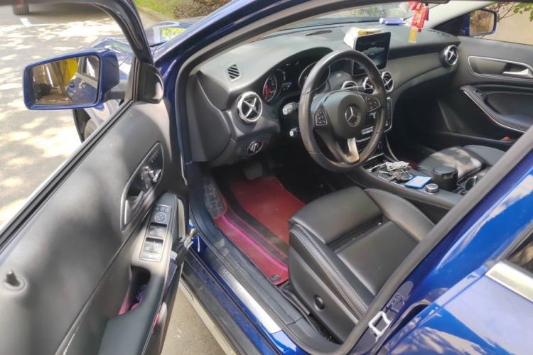 Used Mercedes-Benz GLA 2017 GLA 200 Sport Edition Driver Seat