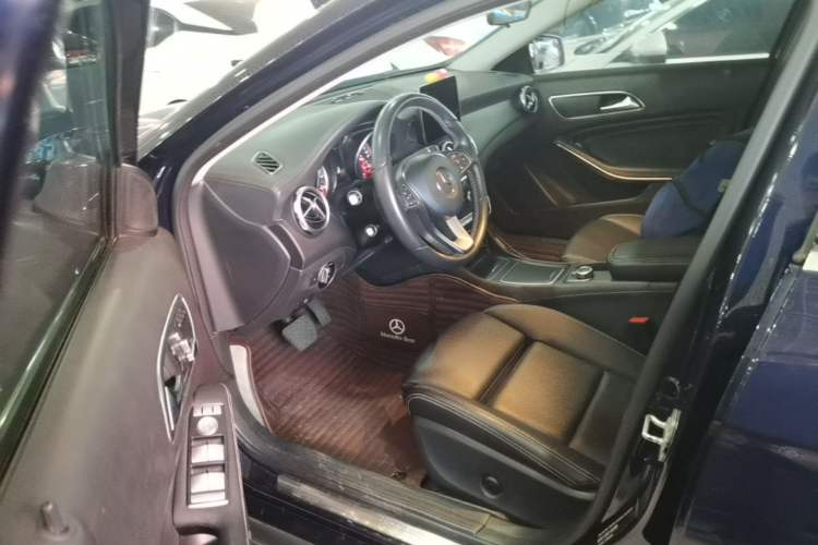 Used Mercedes-Benz GLA 2017 GLA 200 Sport Edition Driver Seat