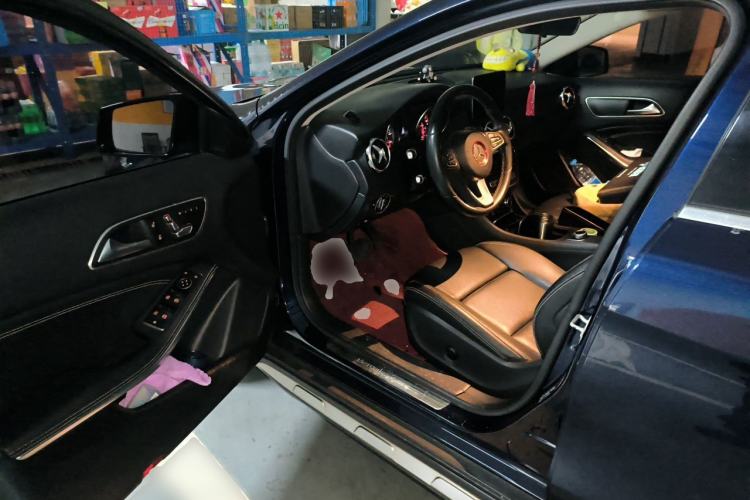 Used Mercedes-Benz GLA 2017 GLA 200 Sport Edition Driver Seat