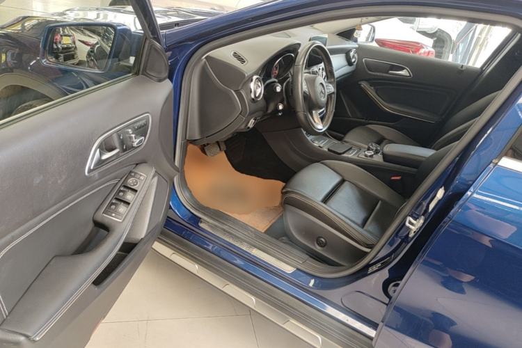 Used Mercedes-Benz GLA 2017 GLA 200 Sport Edition Driver Seat