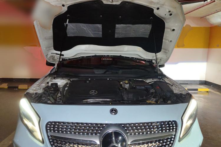Used Mercedes-Benz GLA 2017 GLA 220 4MATIC Fashion Model Engine Bay