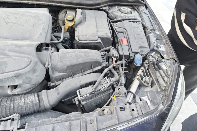 Used Mercedes-Benz GLA 2017 GLA 220 4MATIC Fashion Model Engine Bay Left