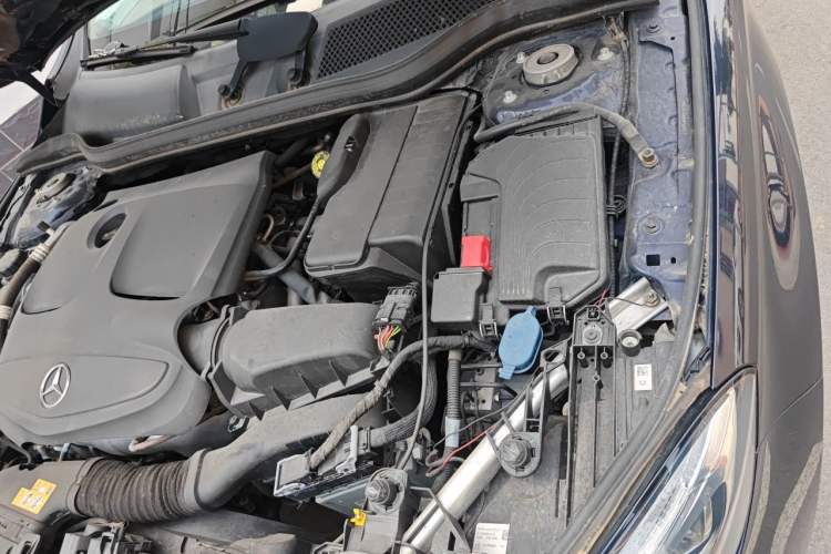 Used Mercedes-Benz GLA 2017 GLA 220 4MATIC Fashion Model Engine Bay Left