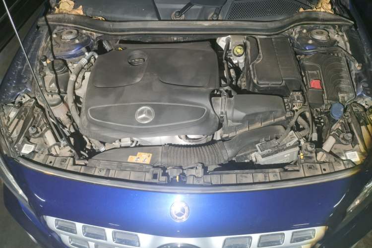 Used Mercedes-Benz GLA 2017 GLA 220 4MATIC Fashion Model Engine Bay