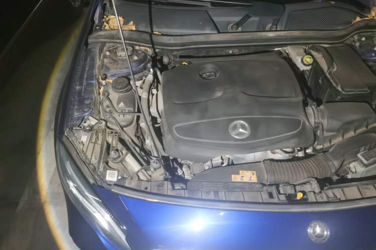 Used Mercedes-Benz GLA 2017 GLA 220 4MATIC Fashion Model Engine Bay Right