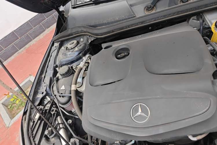 Used Mercedes-Benz GLA 2017 GLA 220 4MATIC Fashion Model Engine Bay Right