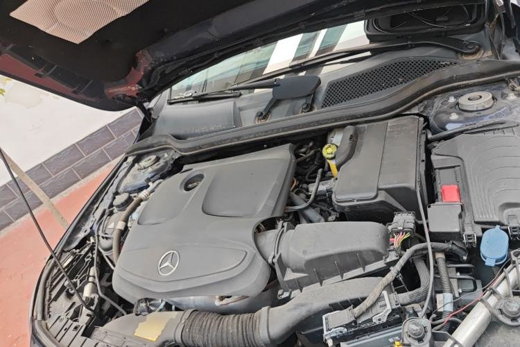 Used Mercedes-Benz GLA 2017 GLA 220 4MATIC Fashion Model Engine Bay