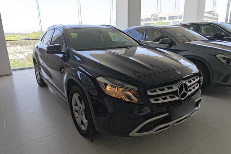 Used Mercedes-Benz GLA 2017 GLA 200 Sport Edition Front Right 45 Deg
