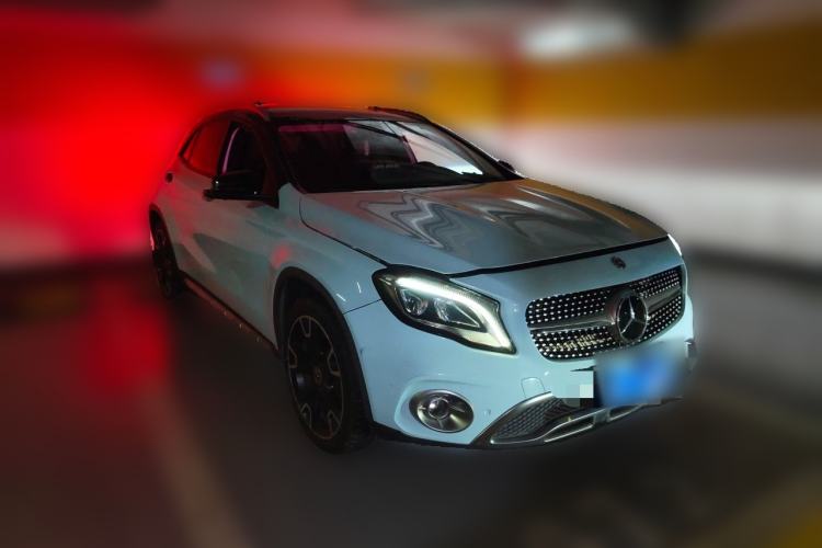 Used Mercedes-Benz GLA 2017 GLA 220 4MATIC Fashion Model Front Right 45 Deg