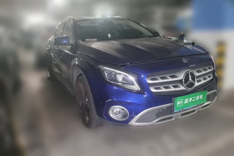 Used Mercedes-Benz GLA 2017 GLA 220 4MATIC Fashion Model Front Right 45 Deg