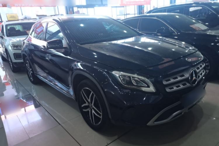 Used Mercedes-Benz GLA 2017 GLA 200 Sport Edition Front Right 45 Deg