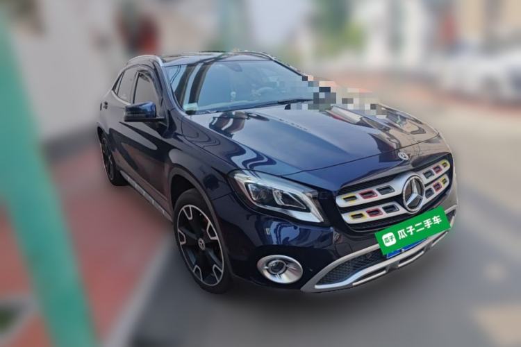Used Mercedes-Benz GLA 2017 GLA 220 4MATIC Fashion Model Front Right 45 Deg