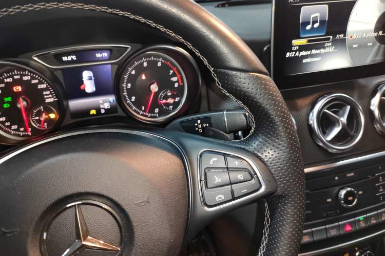 Used Mercedes-Benz GLA 2017 GLA 220 4MATIC Luxury Model Gear Lever