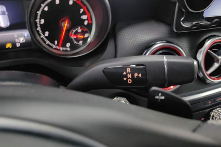 Used Mercedes-Benz GLA 2017 GLA 200 Fashion Model Gear Lever