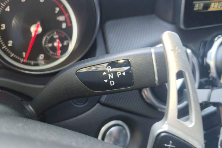 Used Mercedes-Benz GLA 2017 GLA 200 Fashion Model Gear Lever