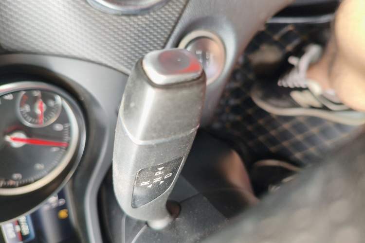 Used Mercedes-Benz GLA 2017 GLA 200 Sport Edition Gear Lever