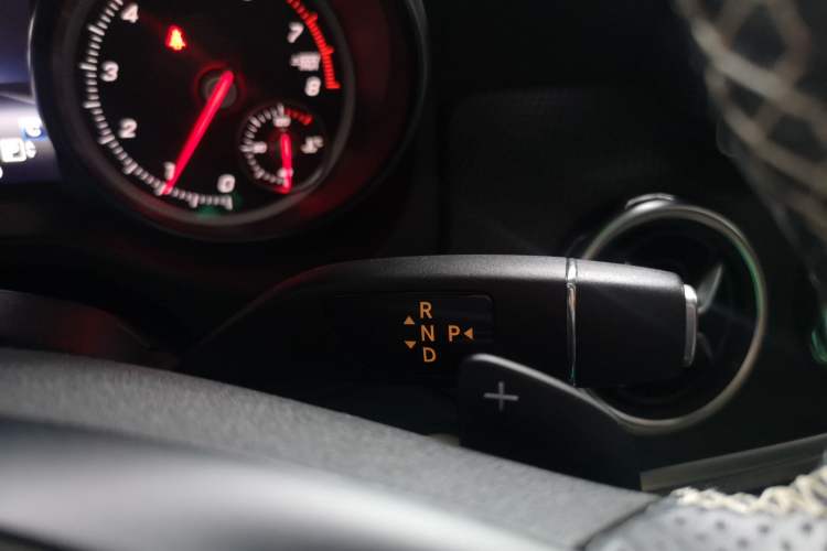 Used Mercedes-Benz GLA 2017 GLA 220 4MATIC Fashion Model Gear Lever