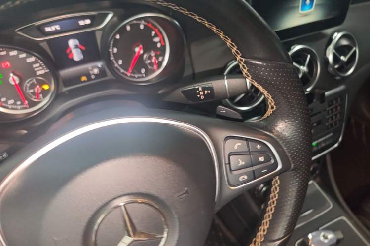 Used Mercedes-Benz GLA 2017 GLA 200 Fashion Model Gear Lever
