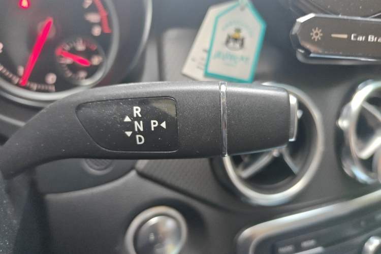 Used Mercedes-Benz GLA 2017 GLA 220 4MATIC Fashion Model Gear Lever