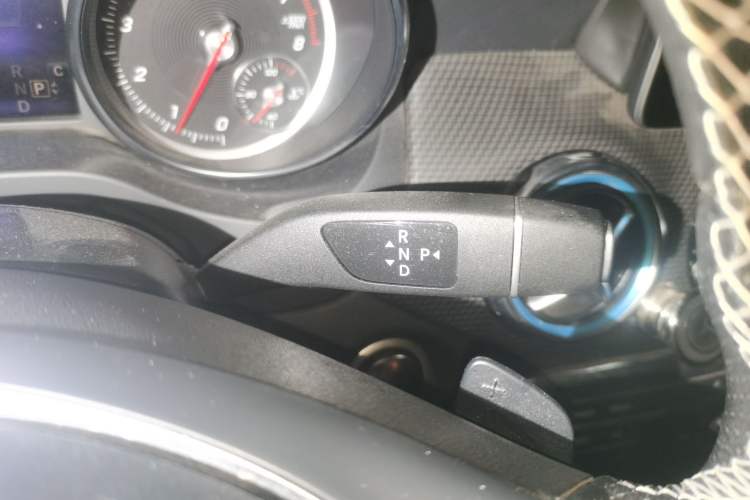 Used Mercedes-Benz GLA 2017 GLA 220 4MATIC Fashion Model Gear Lever