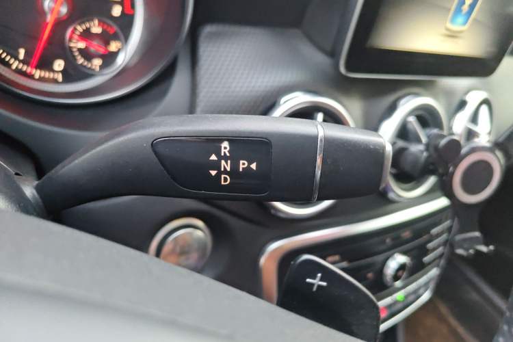 Used Mercedes-Benz GLA 2017 GLA 220 4MATIC Fashion Model Gear Lever