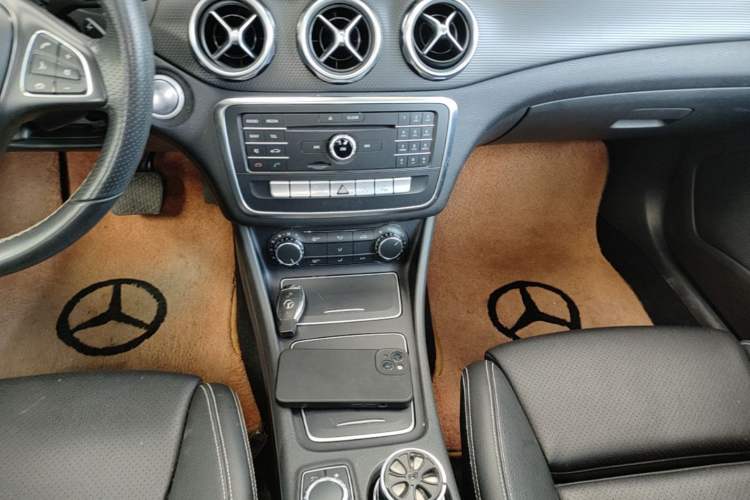 Used Mercedes-Benz GLA 2017 GLA 200 Sport Edition Gear Lever