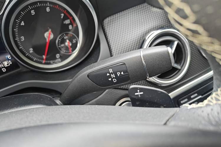 Used Mercedes-Benz GLA 2017 GLA 200 Fashion Model Gear Lever
