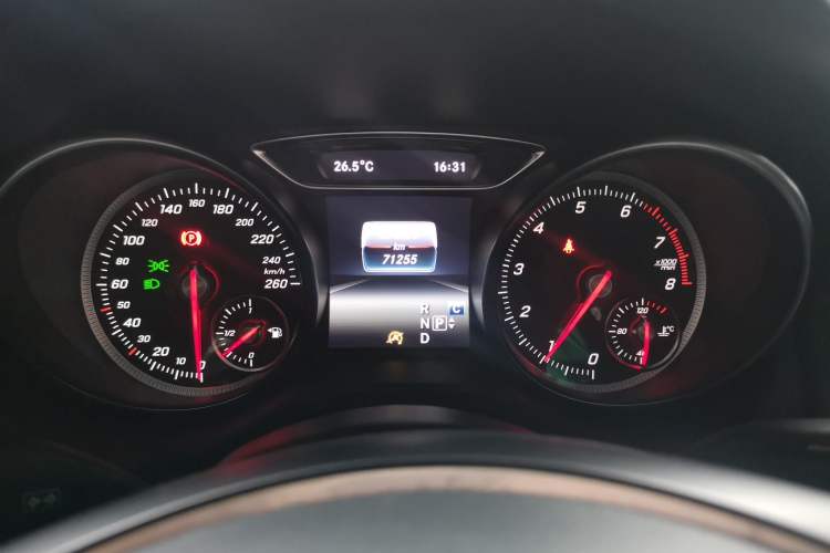 Used Mercedes-Benz GLA 2017 GLA 220 4MATIC Fashion Model Instrument Cluster