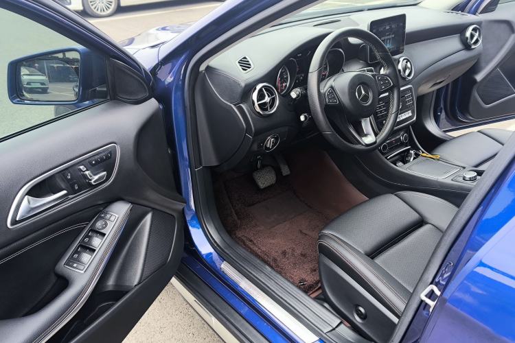 Used Mercedes-Benz GLA 2017 GLA 200 Fashion Model Interior 1