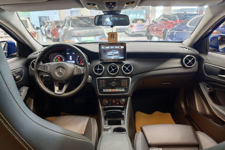 Used Mercedes-Benz GLA 2017 GLA 200 Fashion Model Interior 2