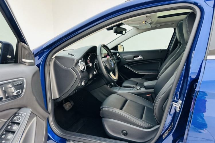 Used Mercedes-Benz GLA 2017 GLA 200 Fashion Model Interior 2