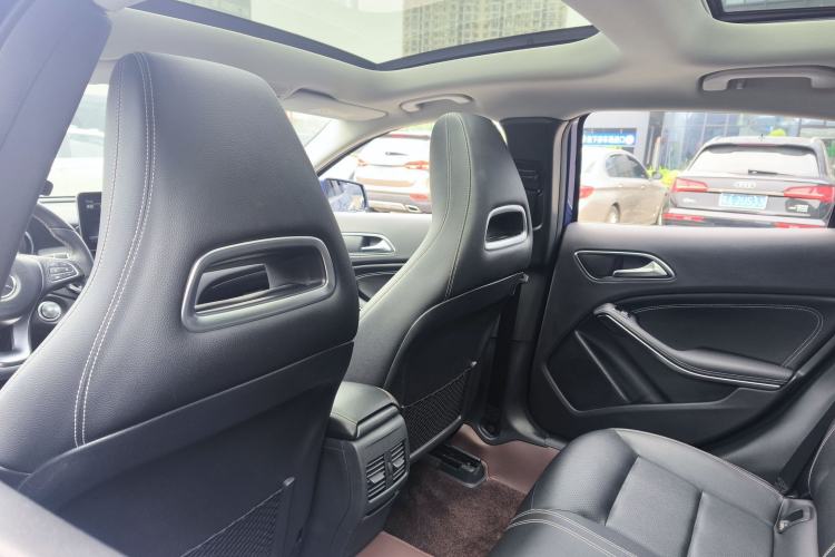 Used Mercedes-Benz GLA 2017 GLA 200 Fashion Model Interior 2