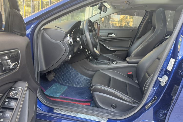 Used Mercedes-Benz GLA 2017 GLA 200 Sport Edition Interior 4
