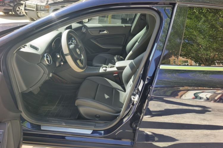 Used Mercedes-Benz GLA 2017 GLA 200 Sport Edition Left Front Seat
