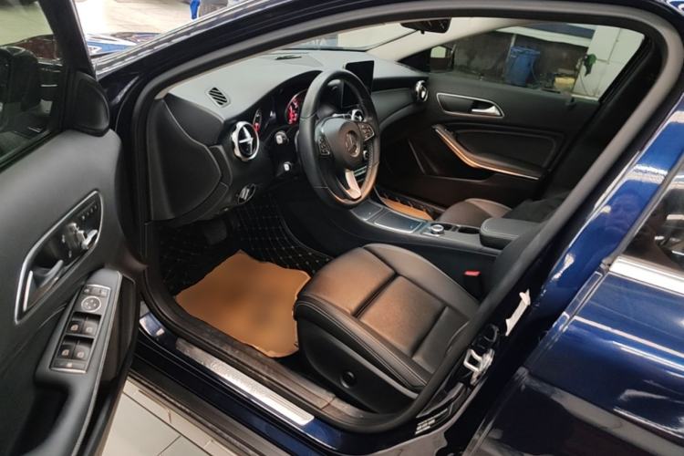 Used Mercedes-Benz GLA 2017 GLA 200 Sport Edition Left Front Seat