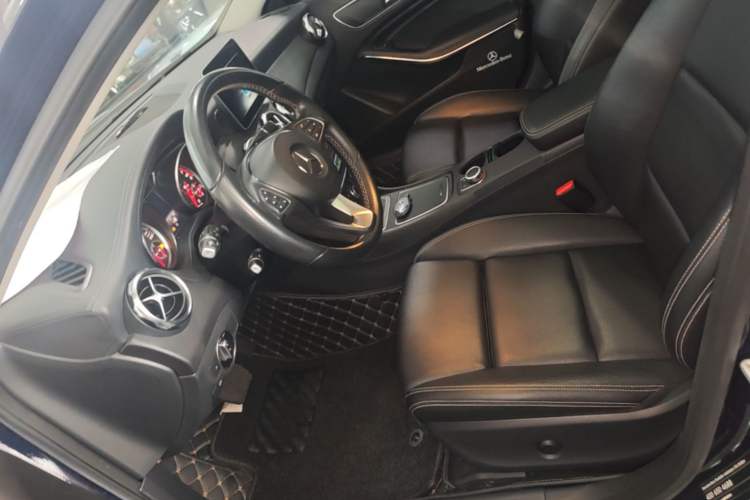 Used Mercedes-Benz GLA 2017 GLA 200 Fashion Model Left Front Seat