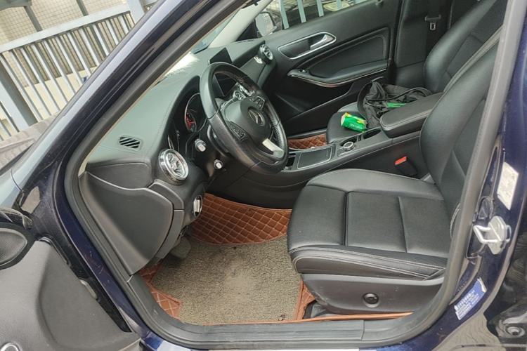 Used Mercedes-Benz GLA 2017 GLA 200 Fashion Model Left Front Seat