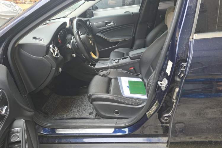 Used Mercedes-Benz GLA 2017 GLA 200 Sport Edition Left Front Seat