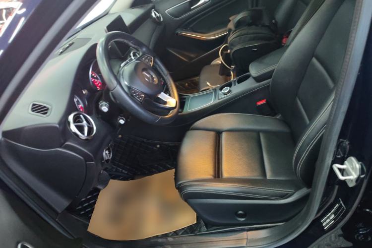 Used Mercedes-Benz GLA 2017 GLA 200 Sport Edition Left Front Seat