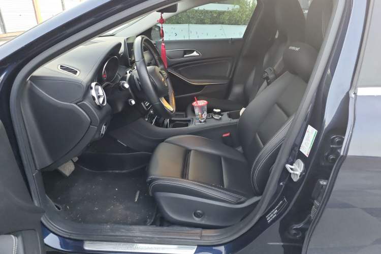 Used Mercedes-Benz GLA 2017 GLA 220 4MATIC Fashion Model Left Front Seat